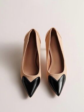 Women's Nude and Black Pointed - No Box